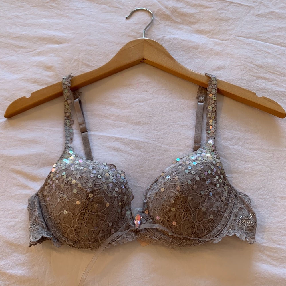 Limited edition fashion show bra and thong